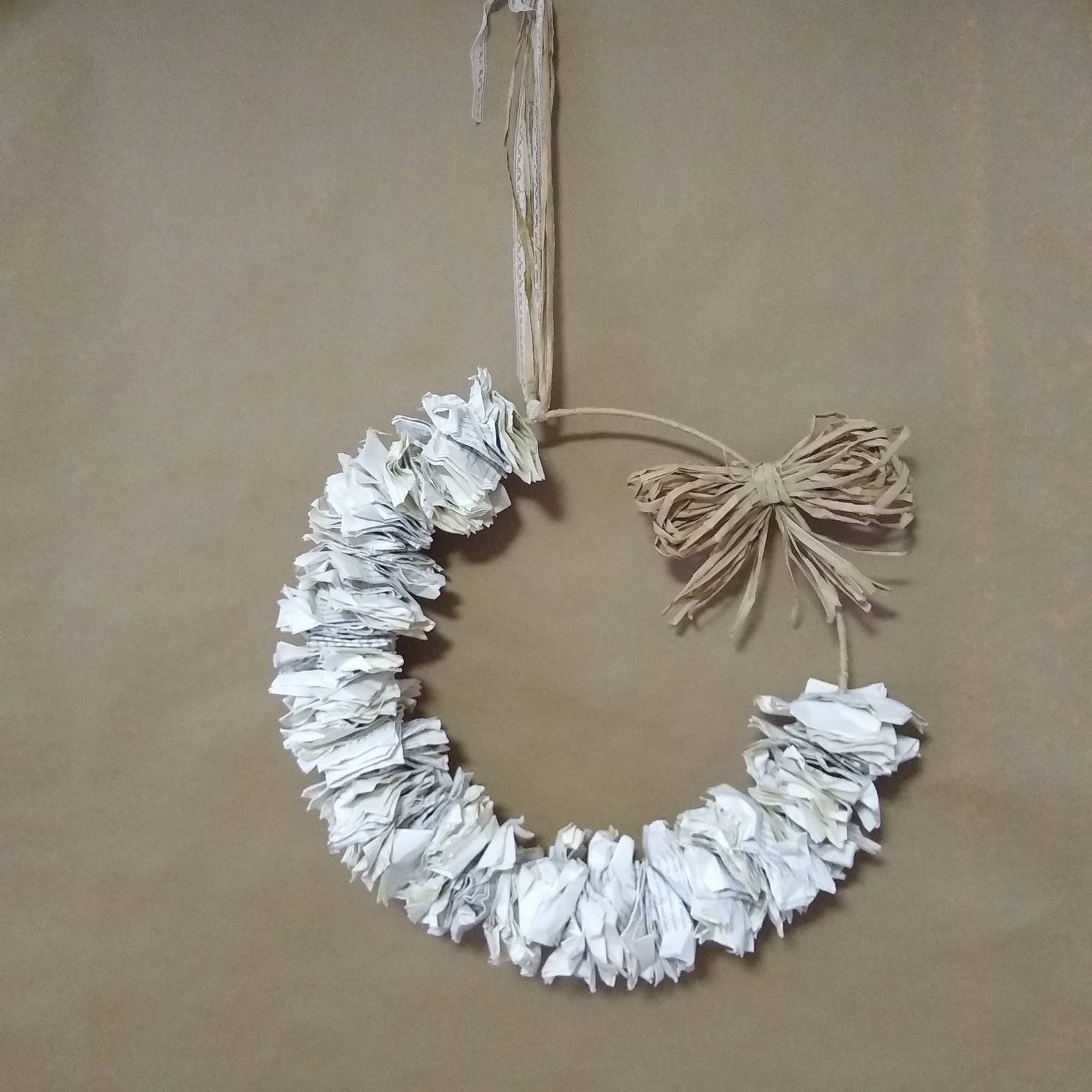 Book Page online Wreath with Craft Paper Raffia and Cream Lace